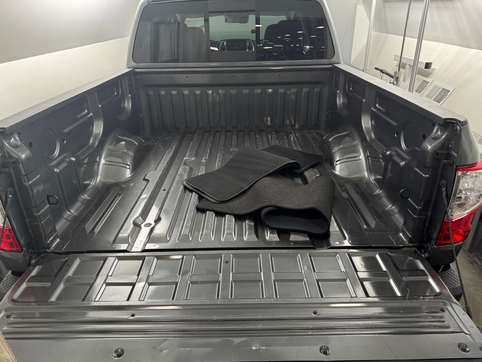 Thumbnail: 2021 Nissan Titan - 7