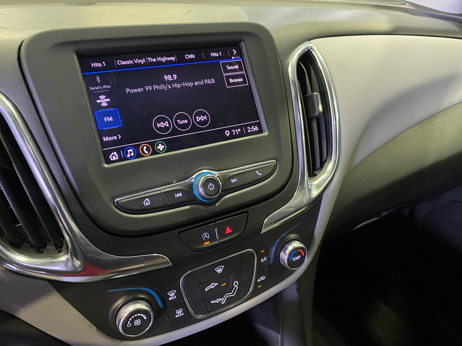 Thumbnail: 2022 Chevrolet Equinox - 4