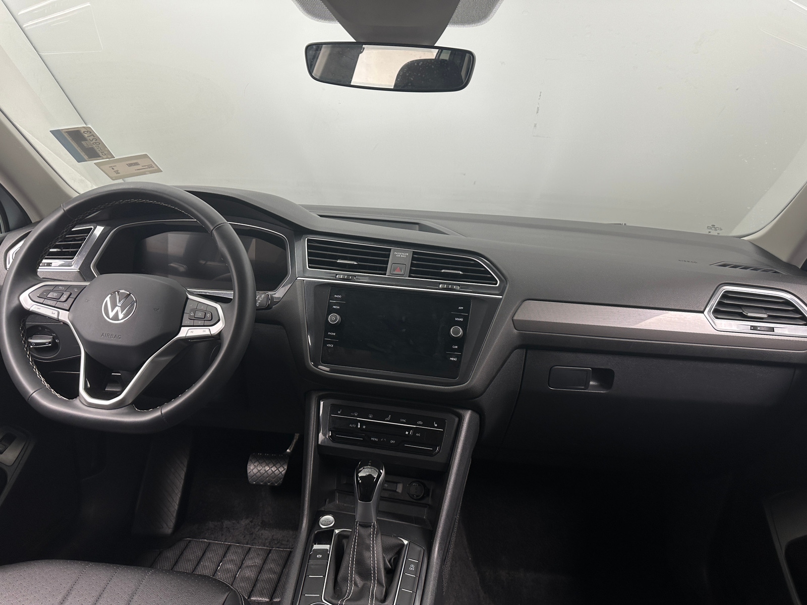 Thumbnail: 2024 Volkswagen Tiguan - 2