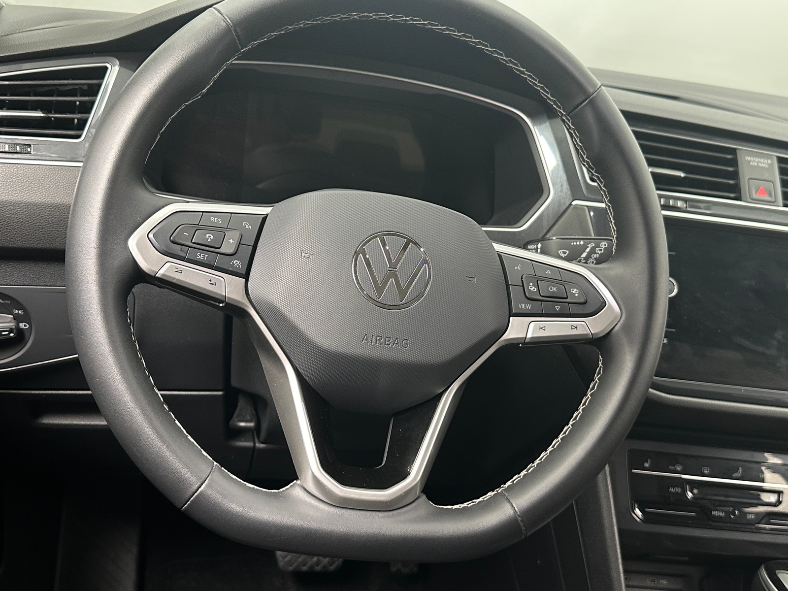 Thumbnail: 2024 Volkswagen Tiguan - 4