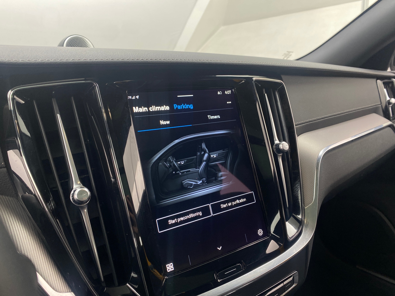 Thumbnail: 2024 Volvo V60 - 3