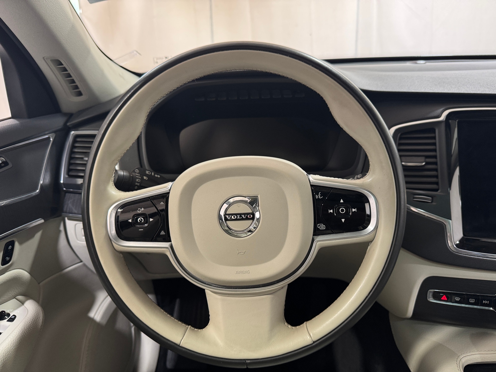 Thumbnail: 2020 Volvo XC90 - 4