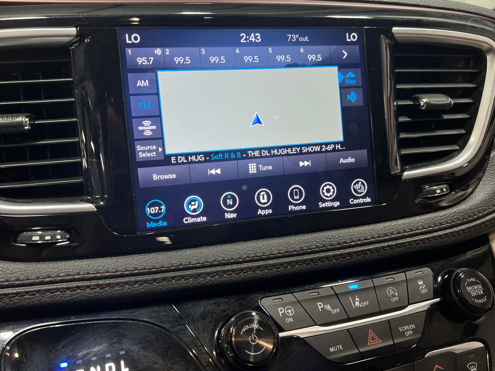 Thumbnail: 2019 Chrysler Pacifica - 4