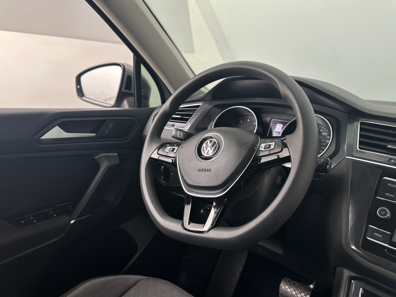 Thumbnail: 2020 Volkswagen Tiguan - 5