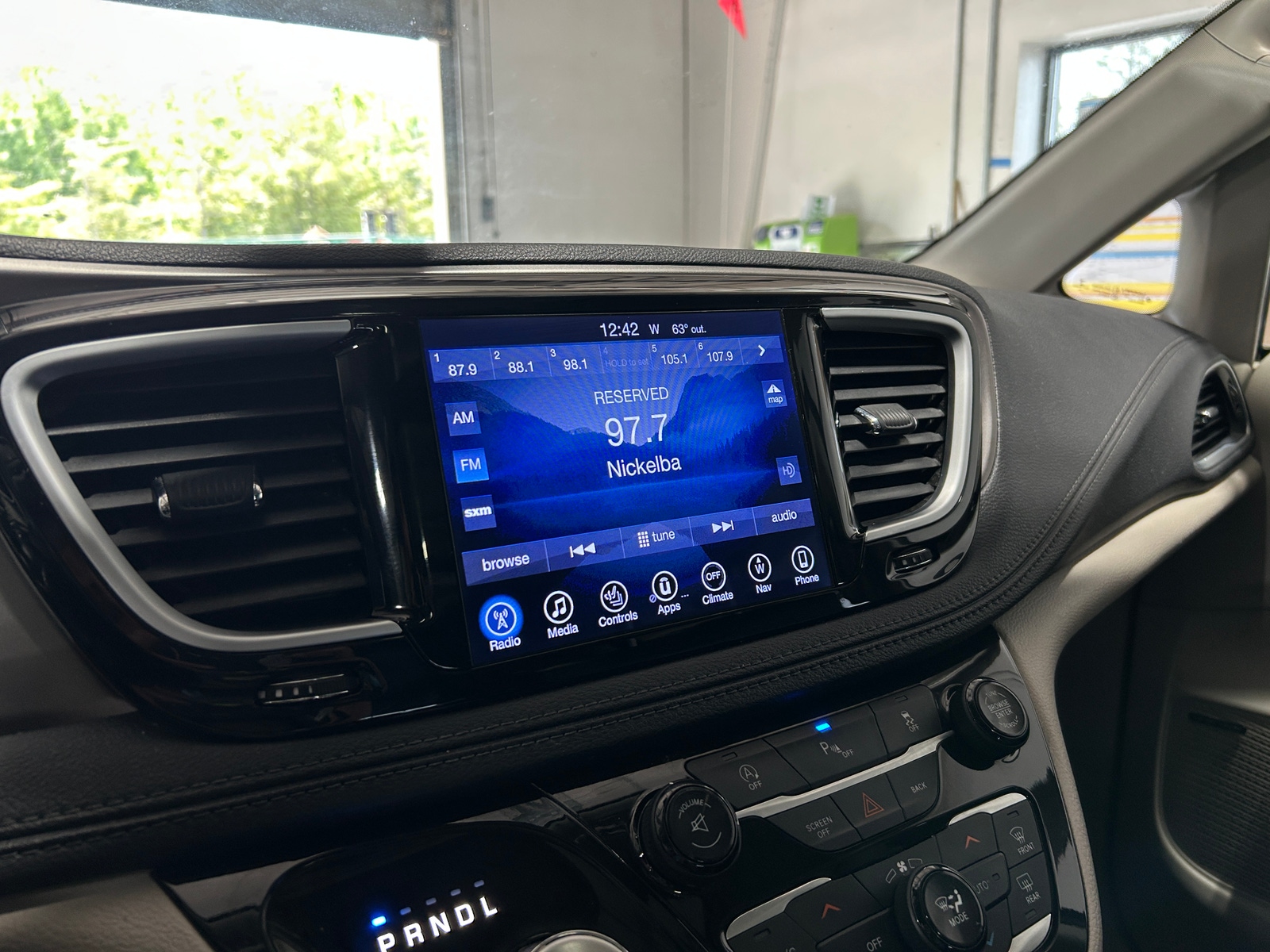 Thumbnail: 2017 Chrysler Pacifica - 3