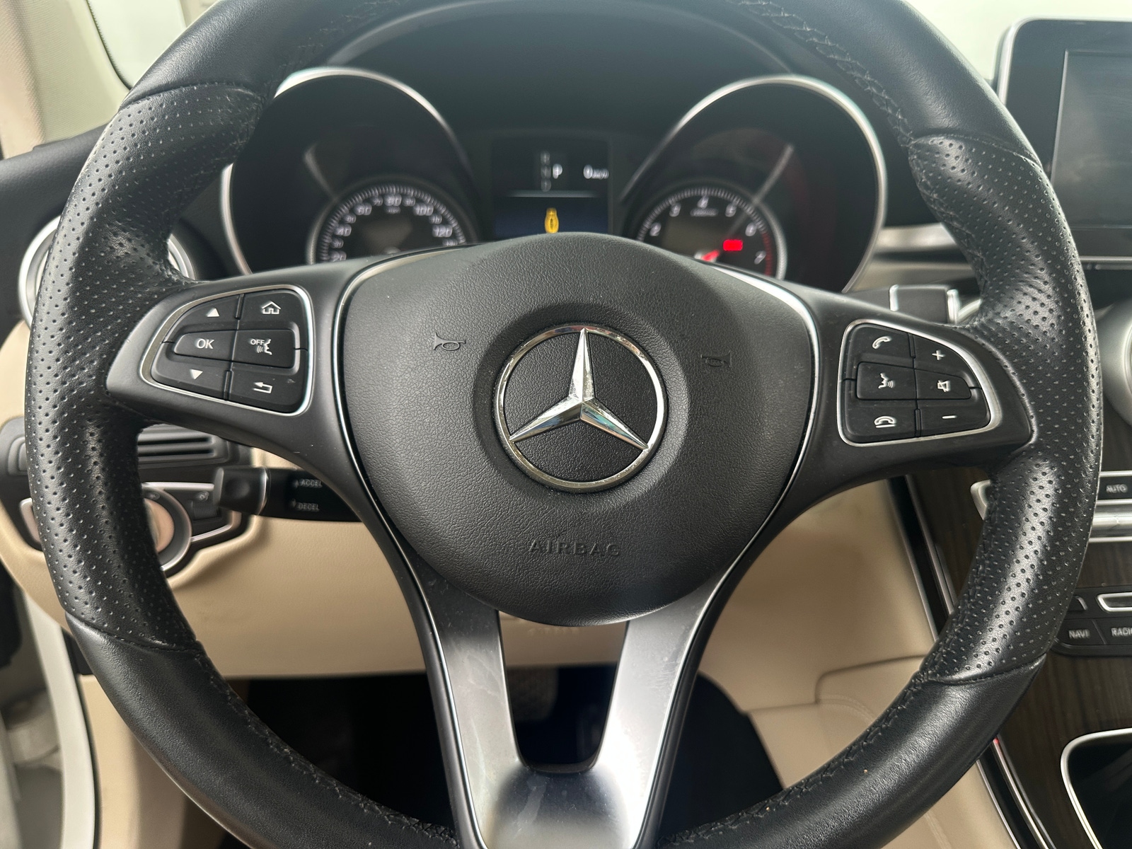 Thumbnail: 2017 Mercedes-Benz GLC - 4