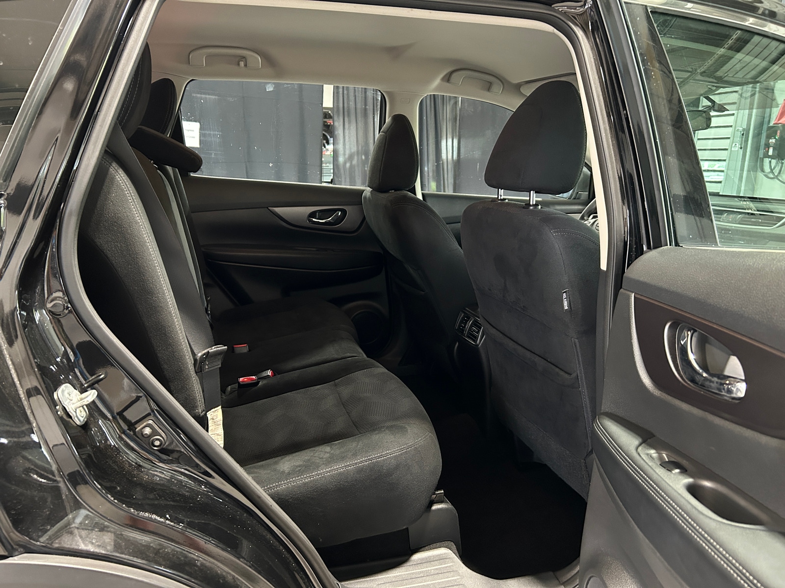 Thumbnail: 2016 Nissan Rogue - 6