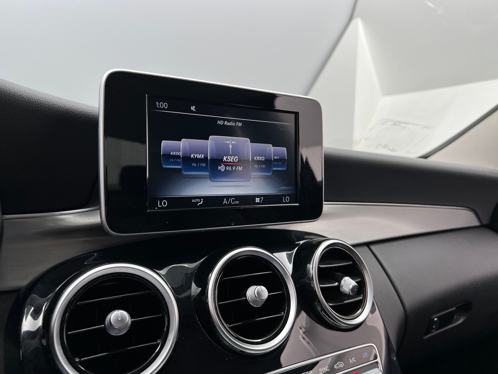 Thumbnail: 2015 Mercedes-Benz C-Class - 3