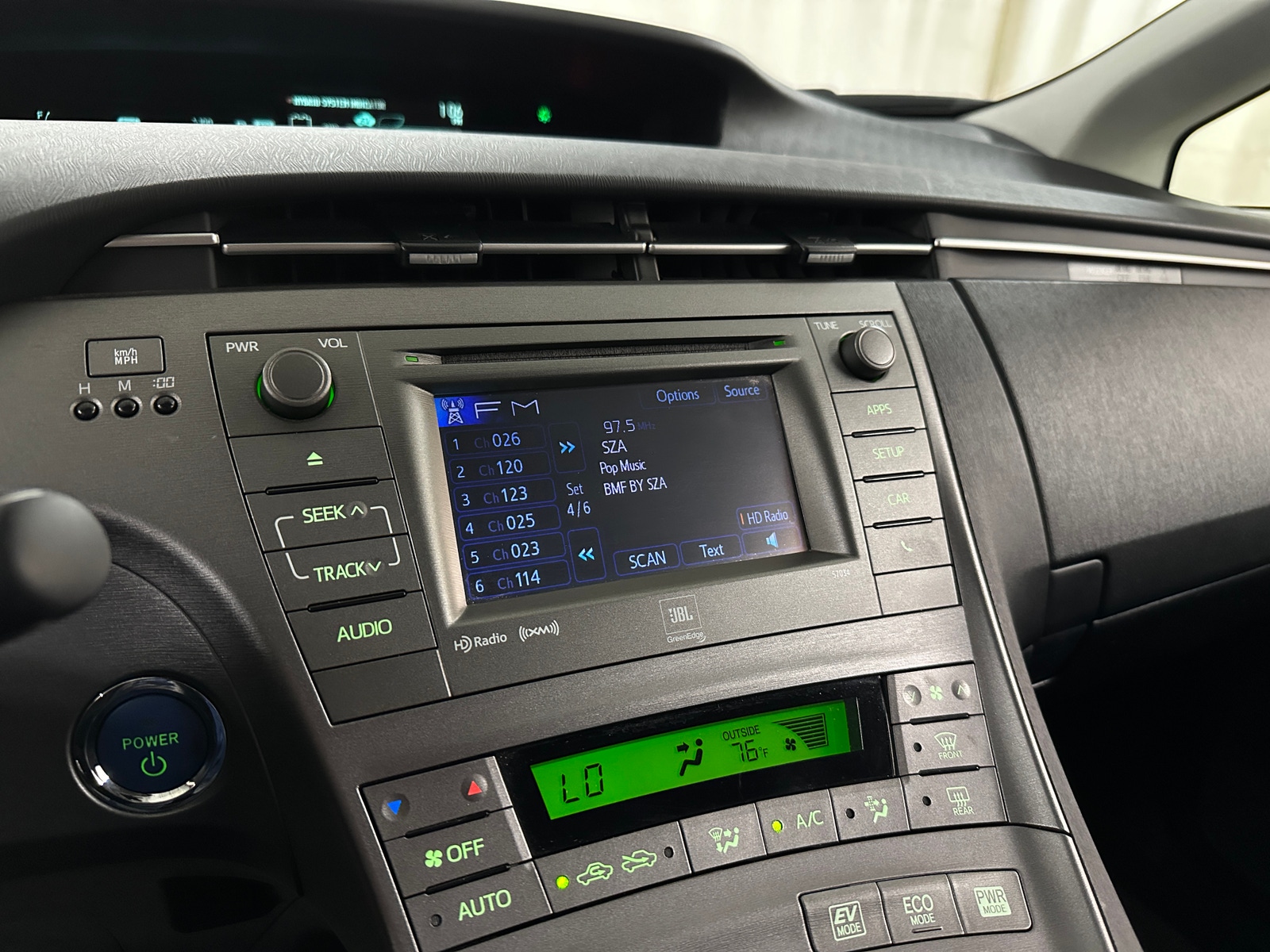 Thumbnail: 2015 Toyota Prius - 4