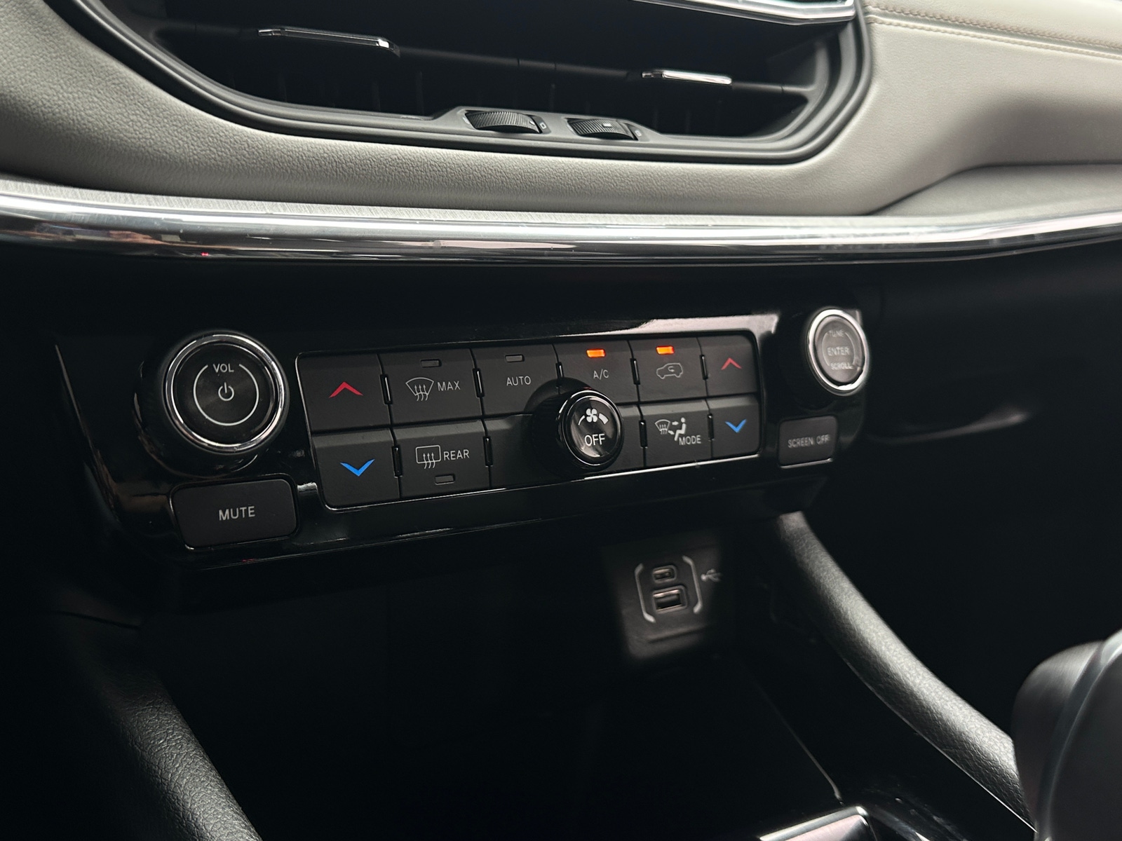 Thumbnail: 2022 Jeep Compass - 3
