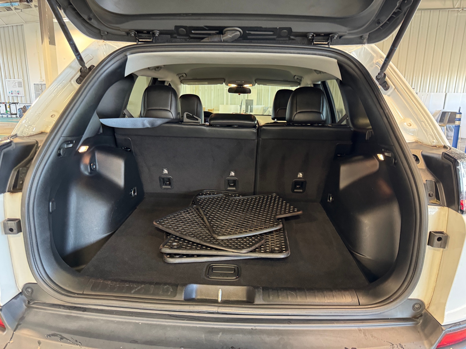 Thumbnail: 2019 Jeep Cherokee - 7