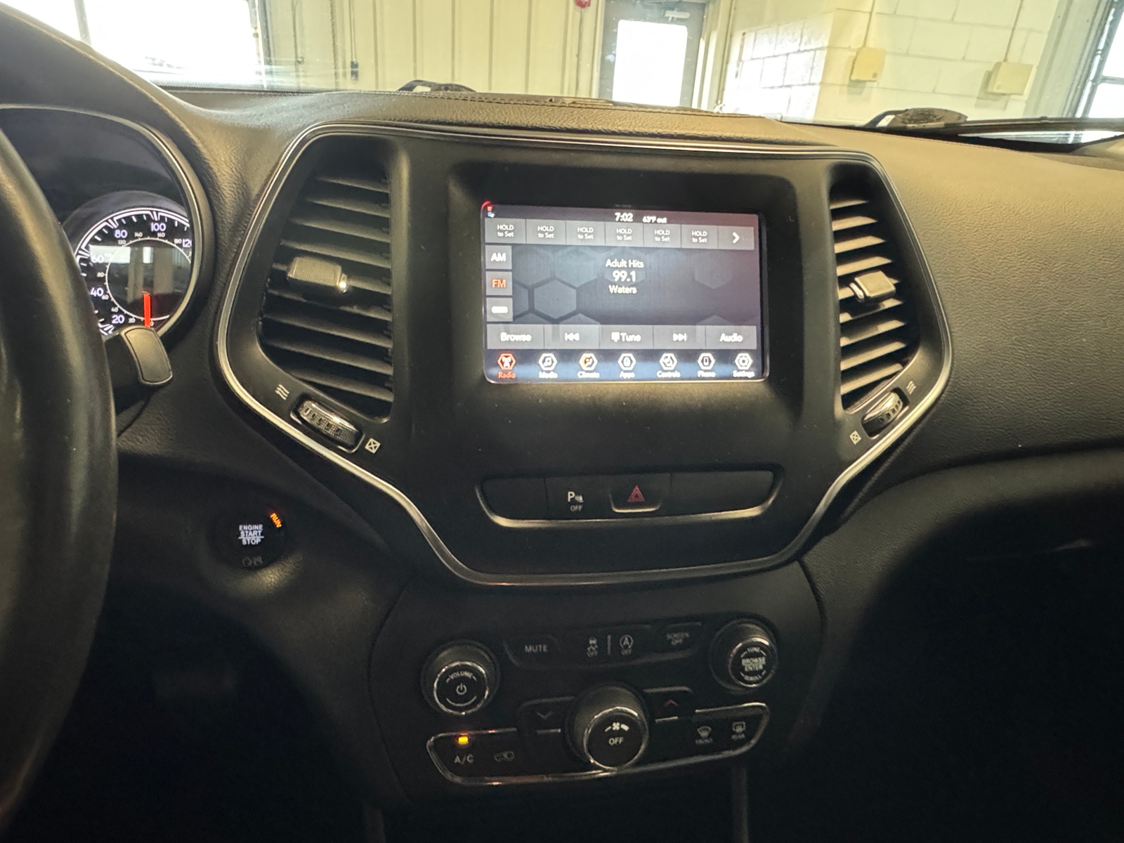 Thumbnail: 2019 Jeep Cherokee - 4