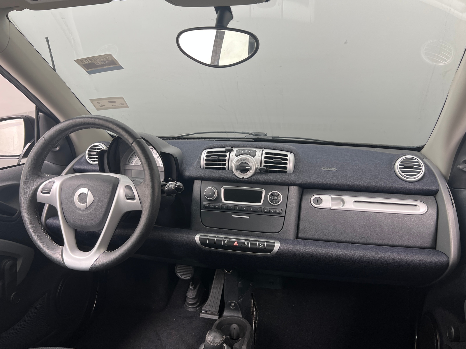 Thumbnail: 2015 smart fortwo - 3