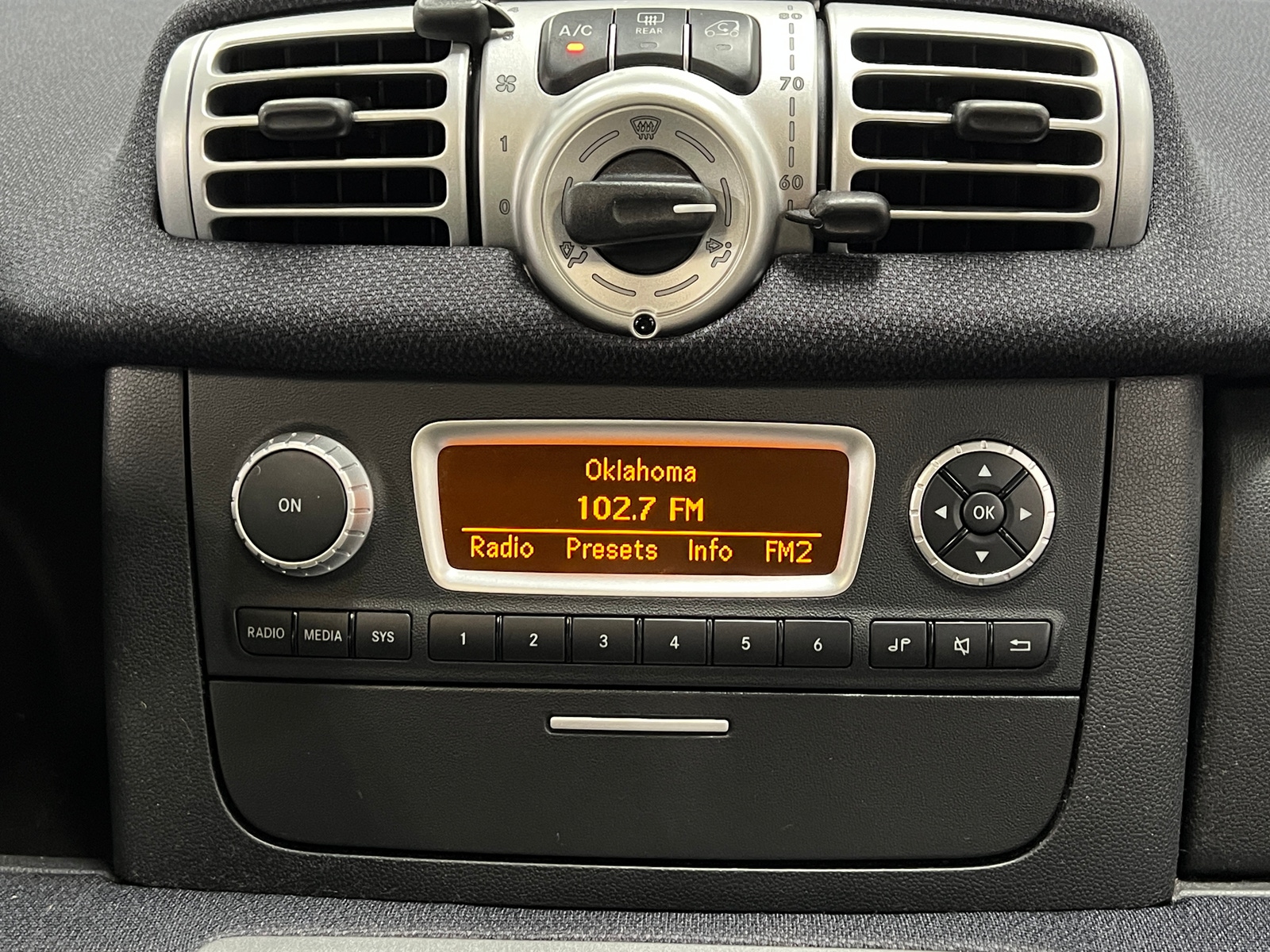 Thumbnail: 2015 smart fortwo - 4