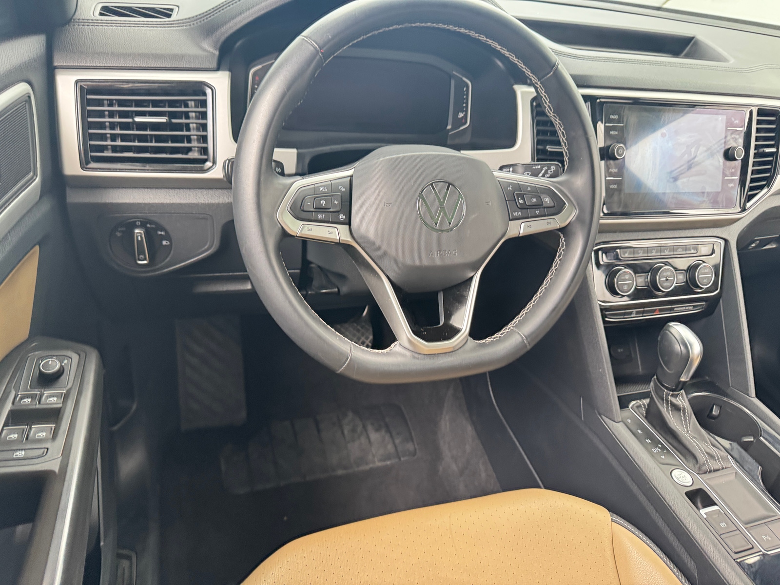 Thumbnail: 2022 Volkswagen Atlas - 4