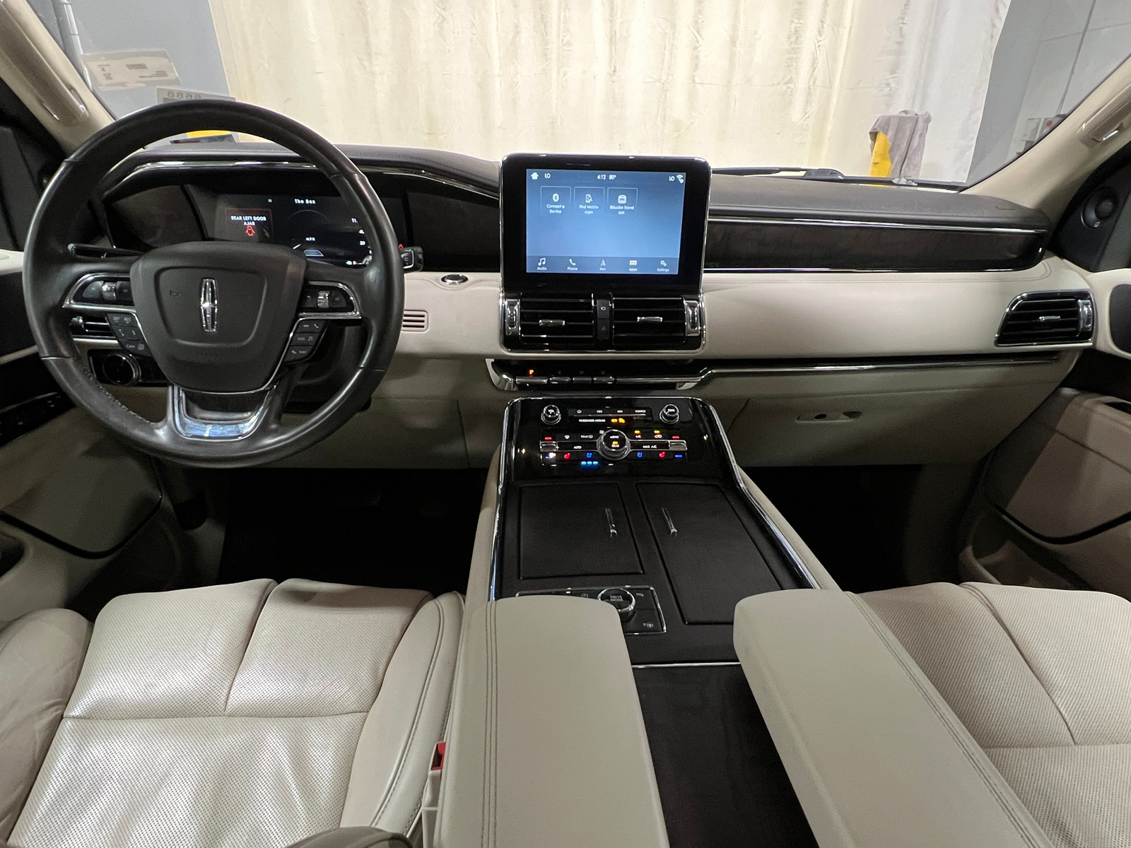 Thumbnail: 2018 Lincoln Navigator L - 2