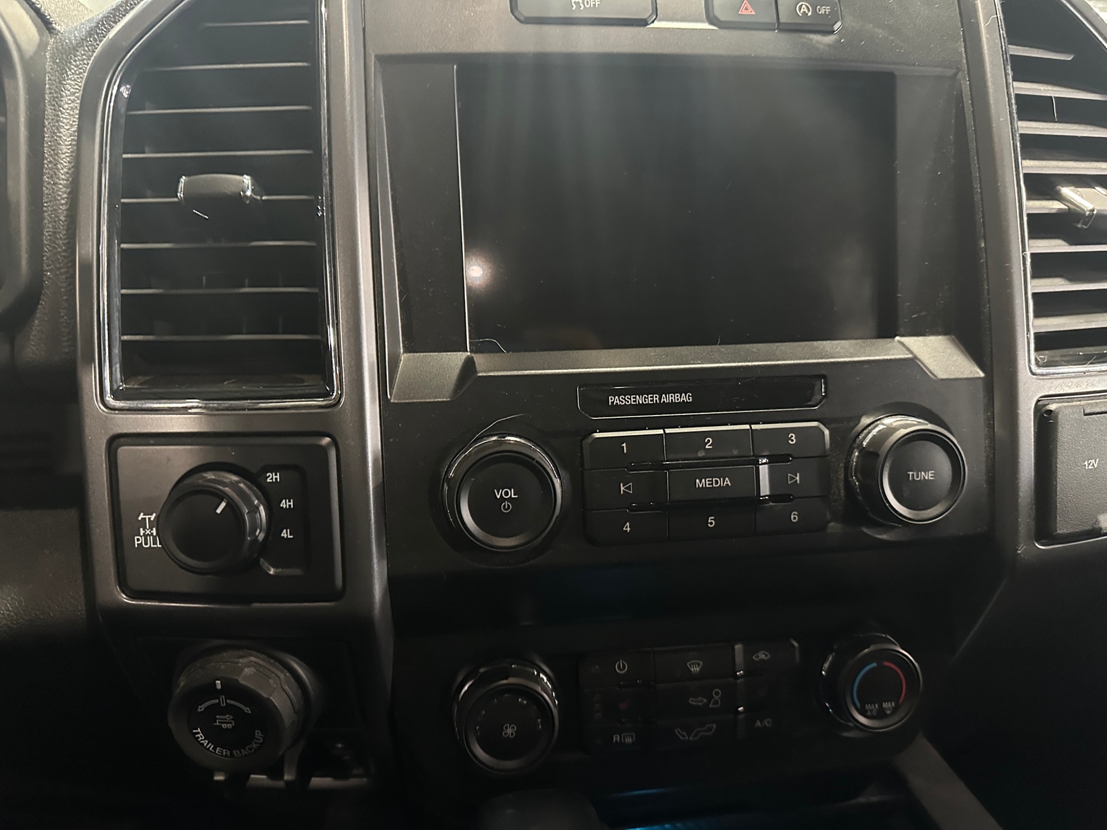 Thumbnail: 2019 Ford Econoline - 4