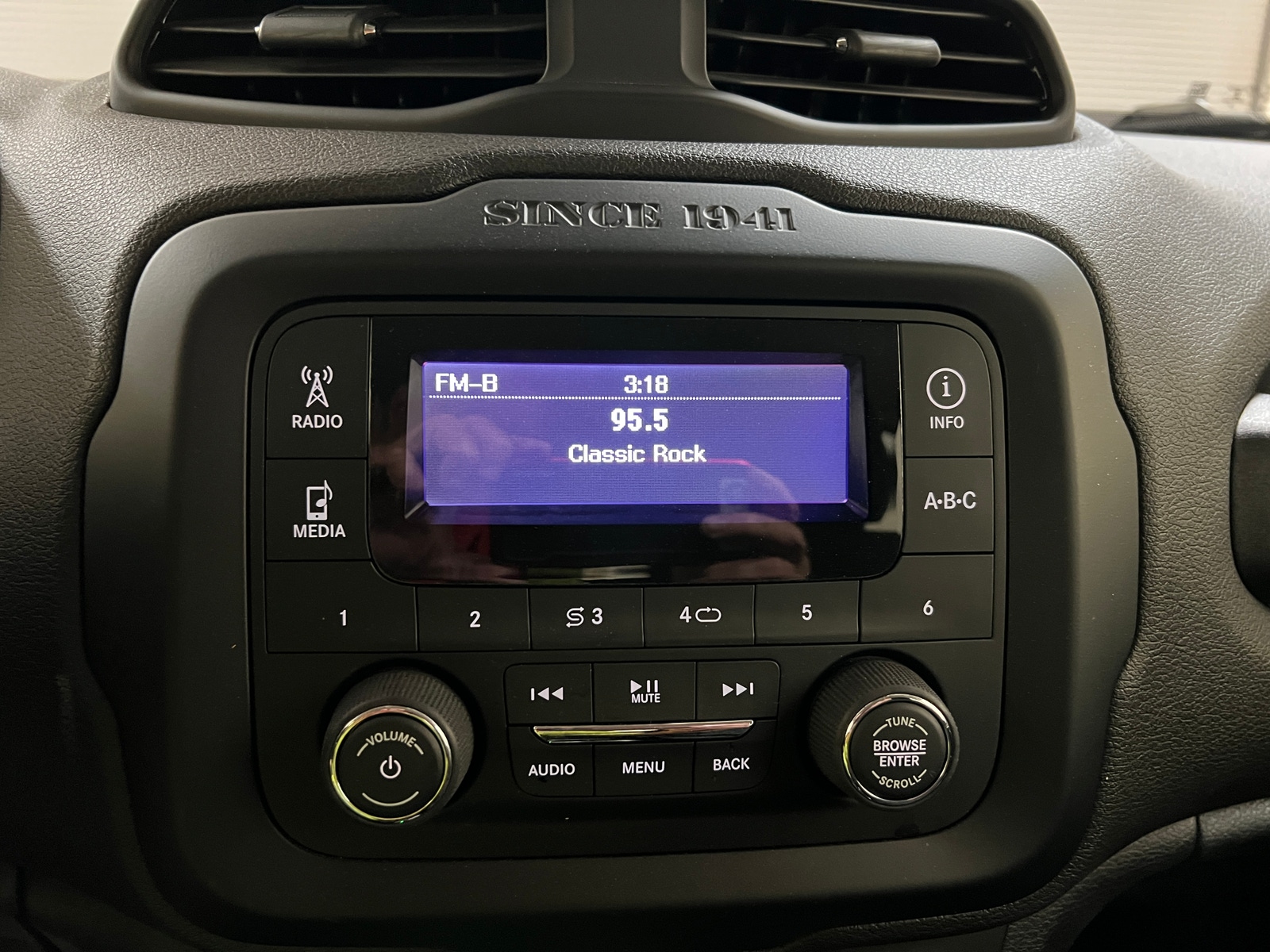 Thumbnail: 2017 Jeep Renegade - 4
