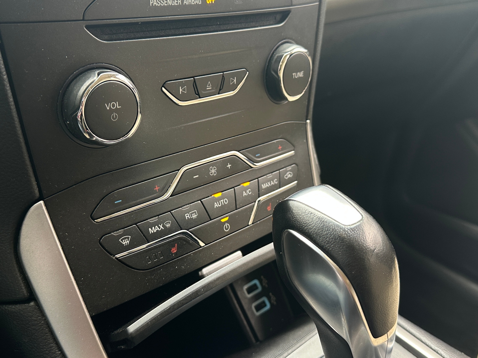 Thumbnail: 2018 Ford Edge - 3