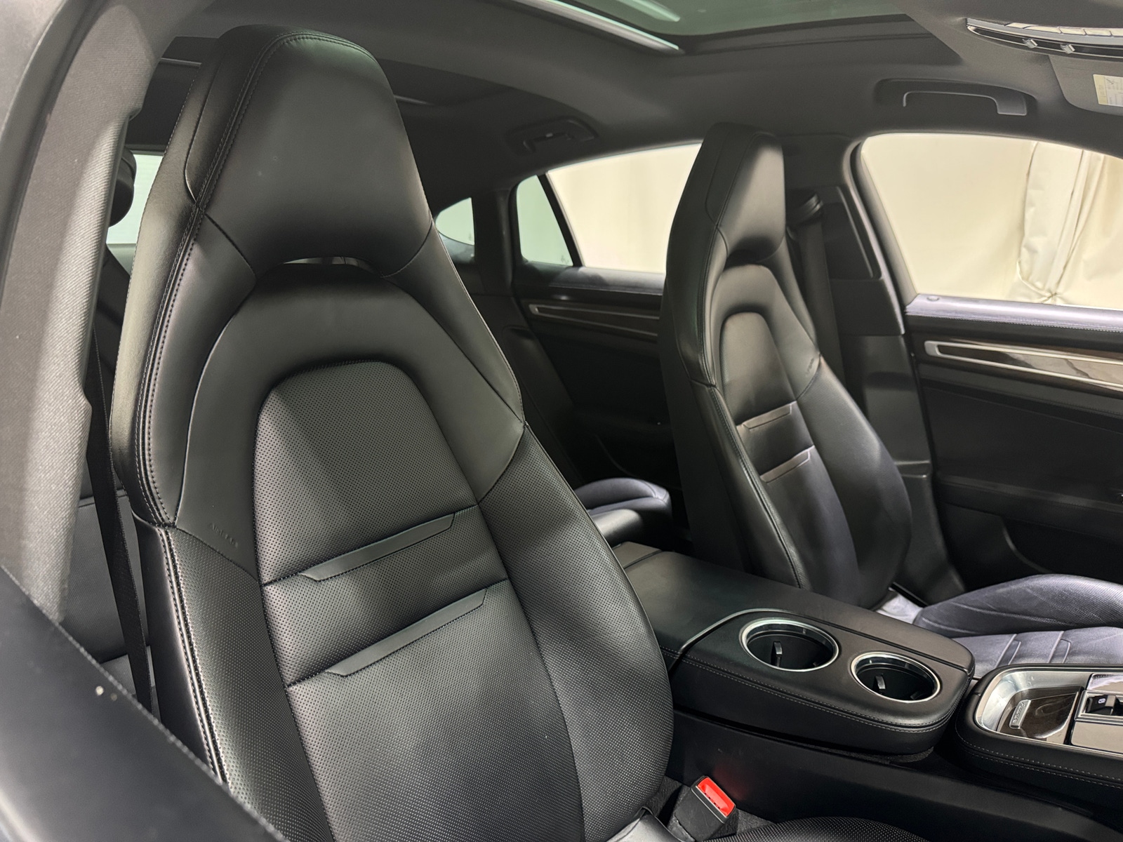 Thumbnail: 2017 Porsche Panamera - 2