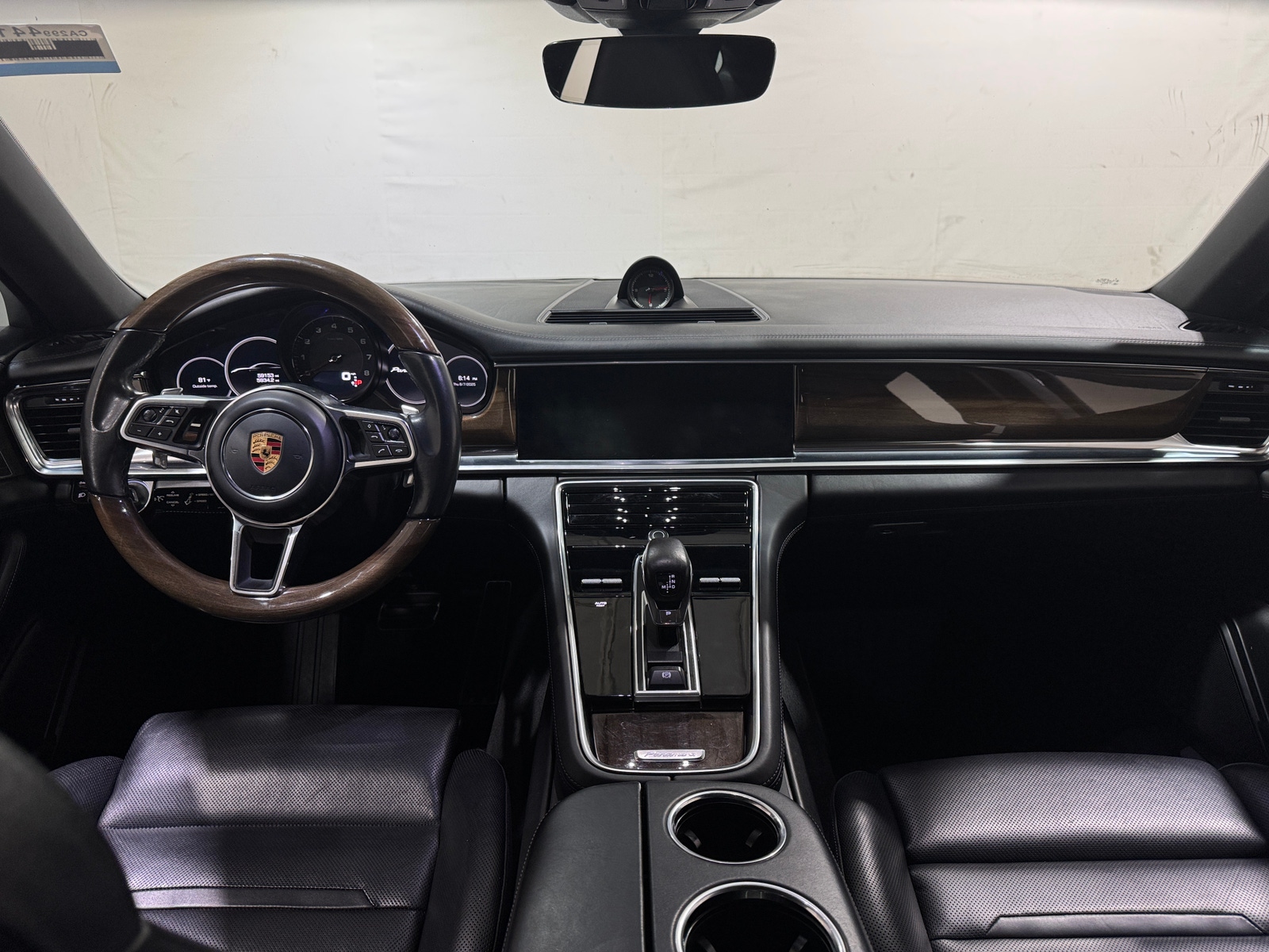 Thumbnail: 2017 Porsche Panamera - 3
