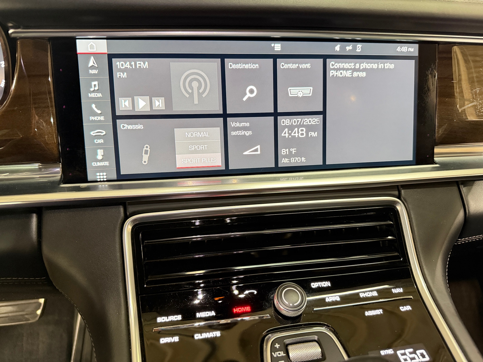 Thumbnail: 2017 Porsche Panamera - 4