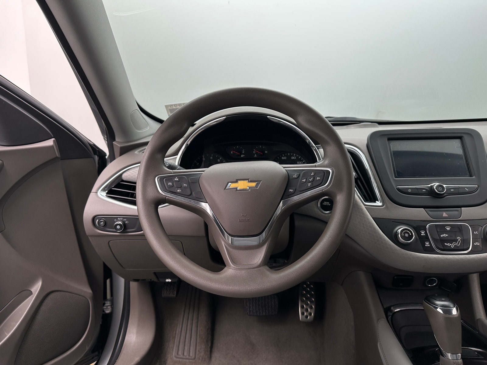 Thumbnail: 2016 Chevrolet Malibu - 5