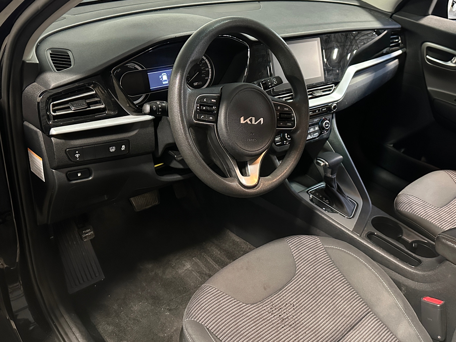Thumbnail: 2022 Kia Niro - 3