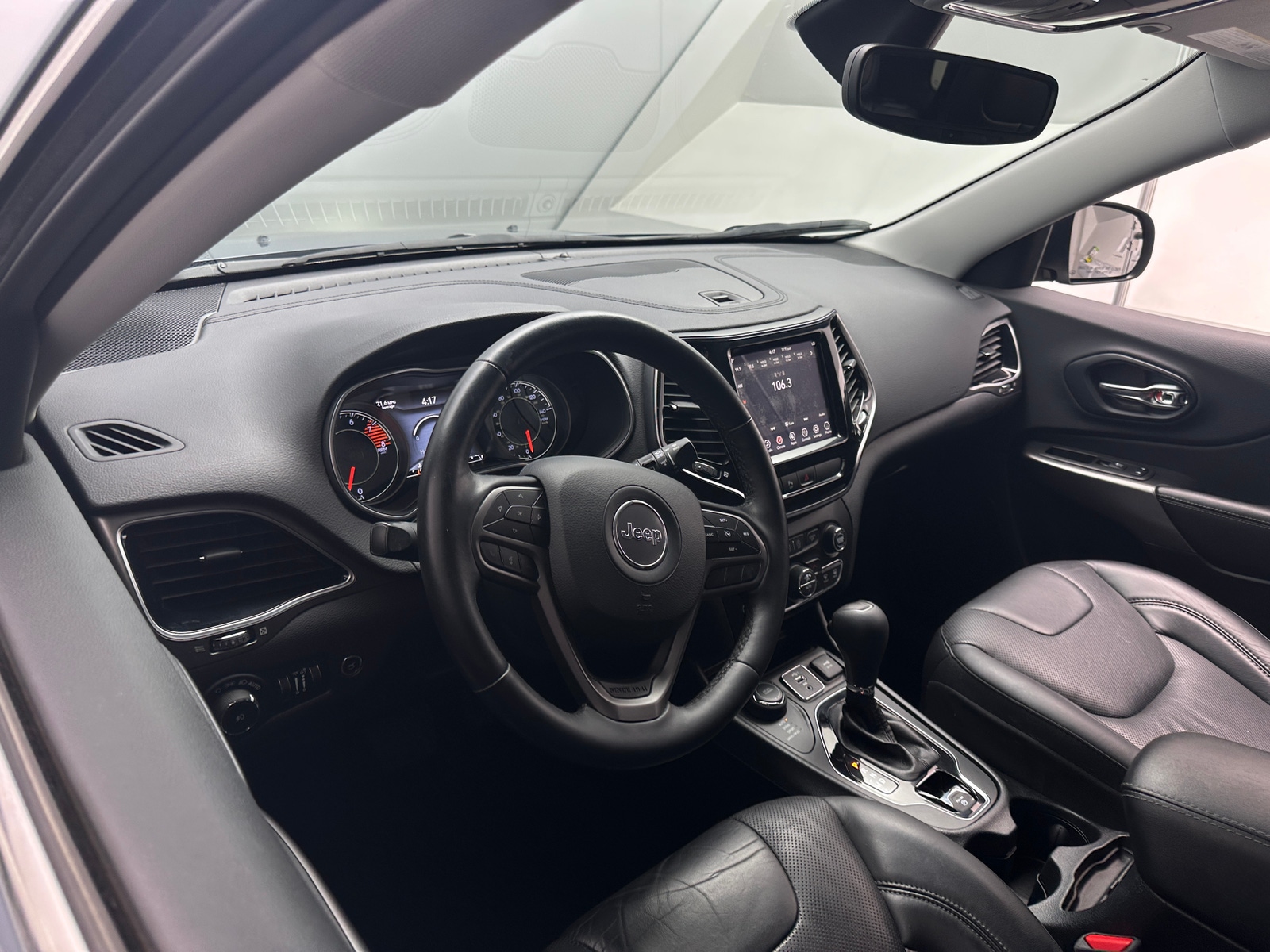 Thumbnail: 2019 Jeep Cherokee - 2
