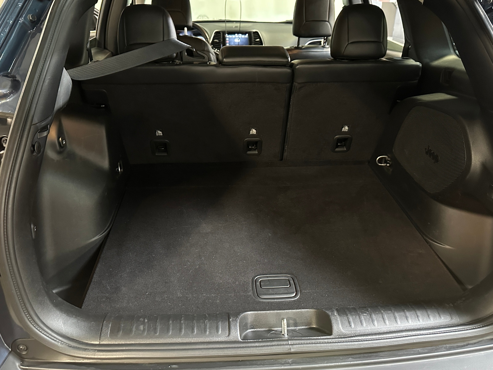 Thumbnail: 2019 Jeep Cherokee - 6