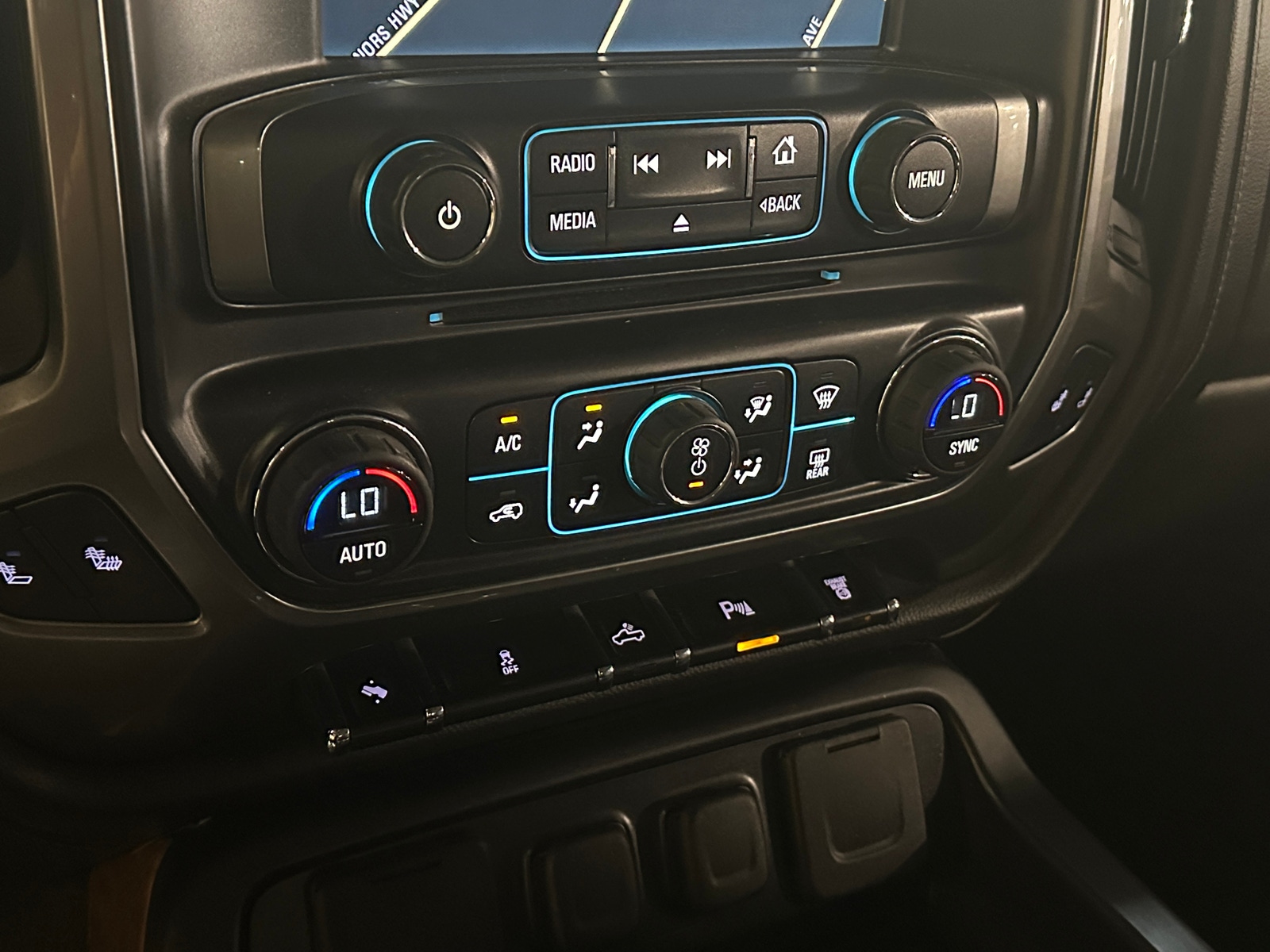Thumbnail: 2015 Chevrolet Silverado 3500 - 4