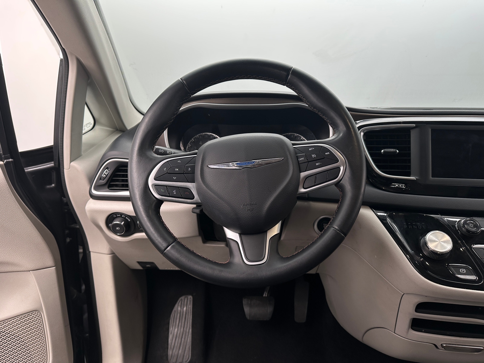 Thumbnail: 2018 Chrysler Pacifica - 4
