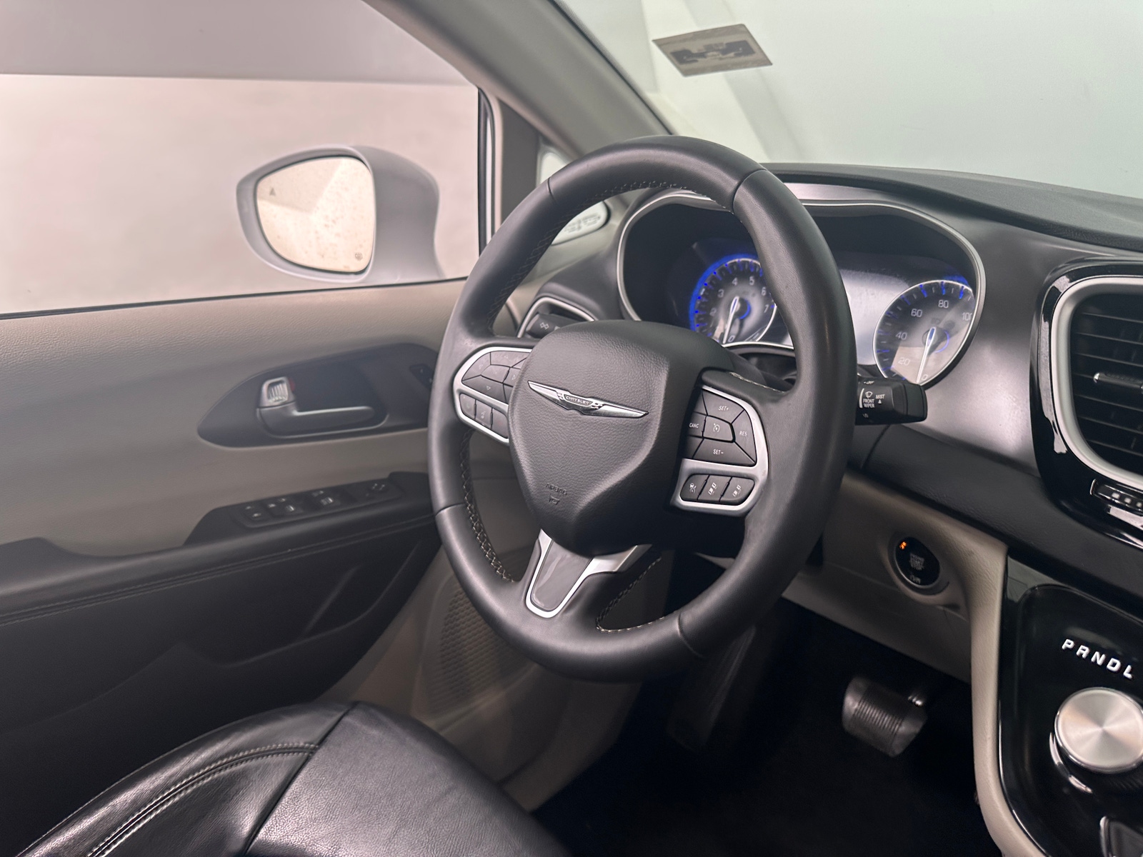 Thumbnail: 2022 Chrysler Pacifica - 4