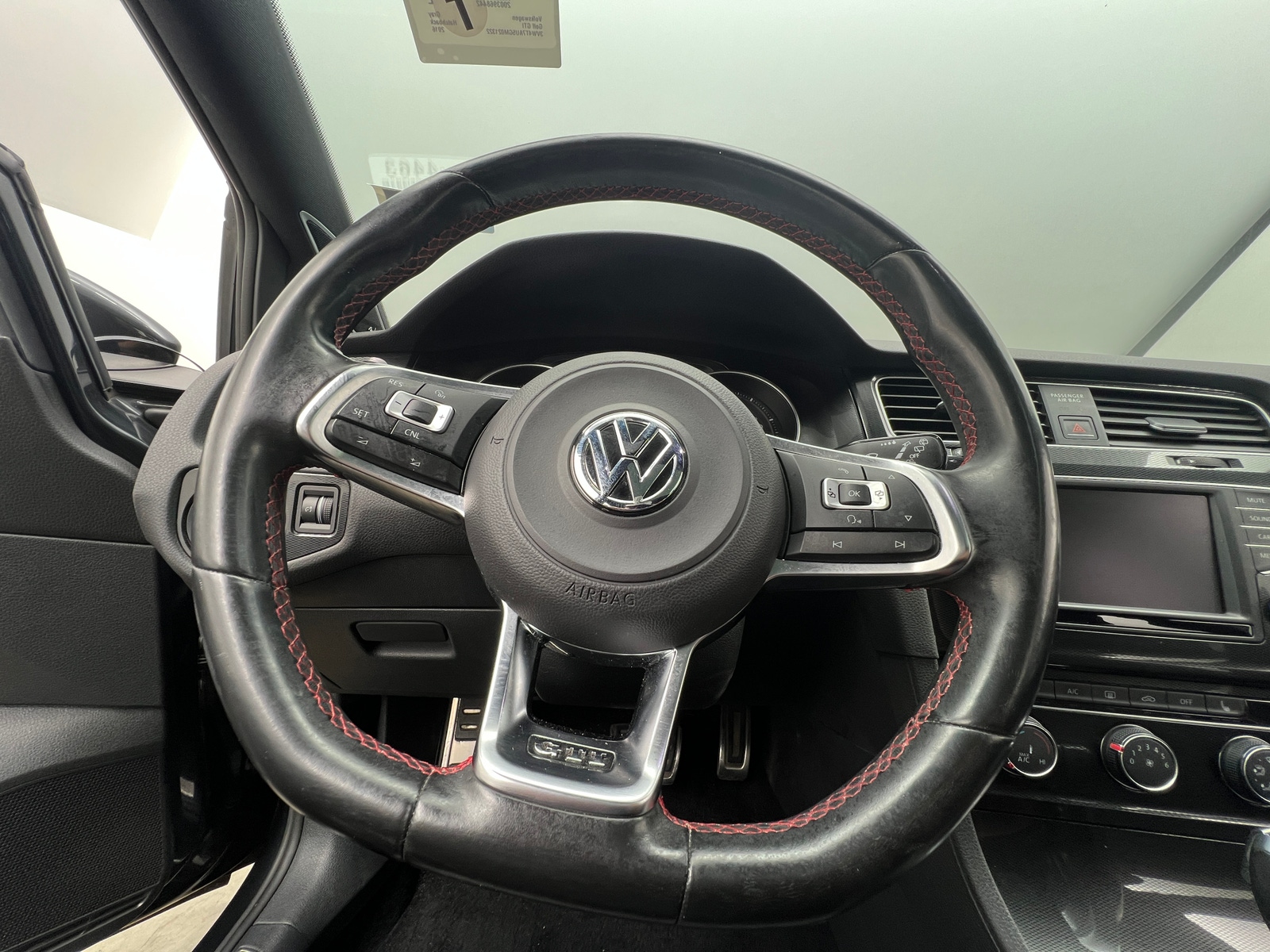 Thumbnail: 2016 Volkswagen Golf - 5