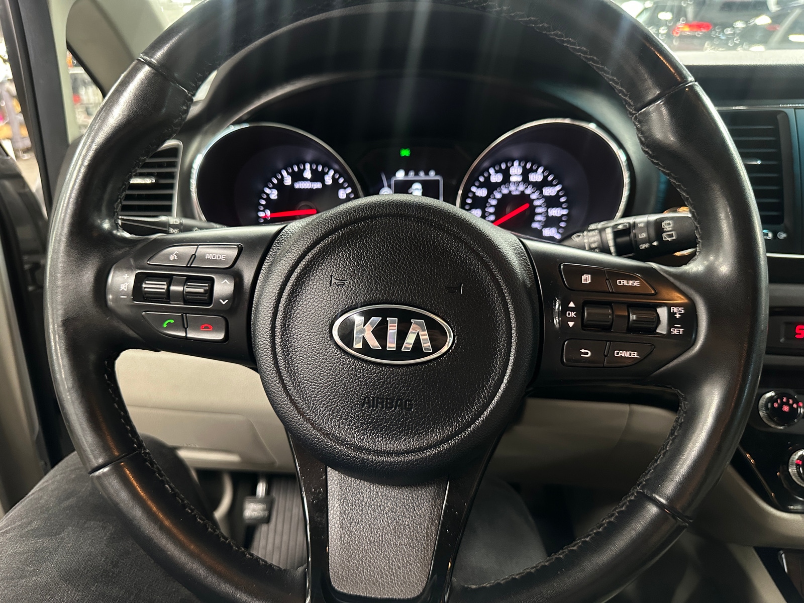 Thumbnail: 2017 Kia Sedona - 4