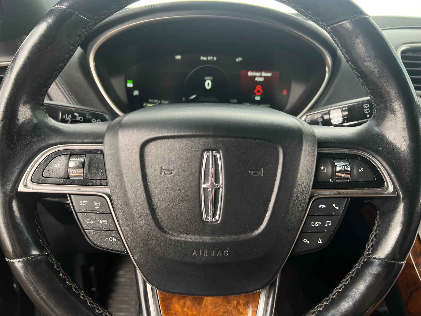 Thumbnail: 2019 Lincoln Nautilus - 4