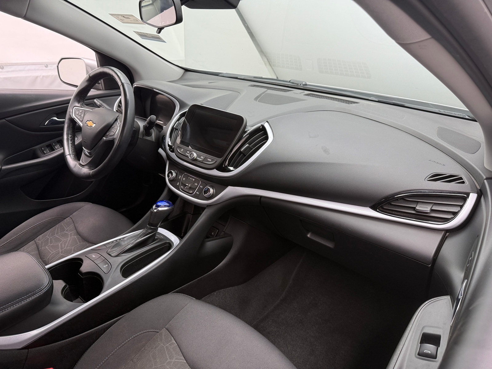 Thumbnail: 2017 Chevrolet Volt - 3