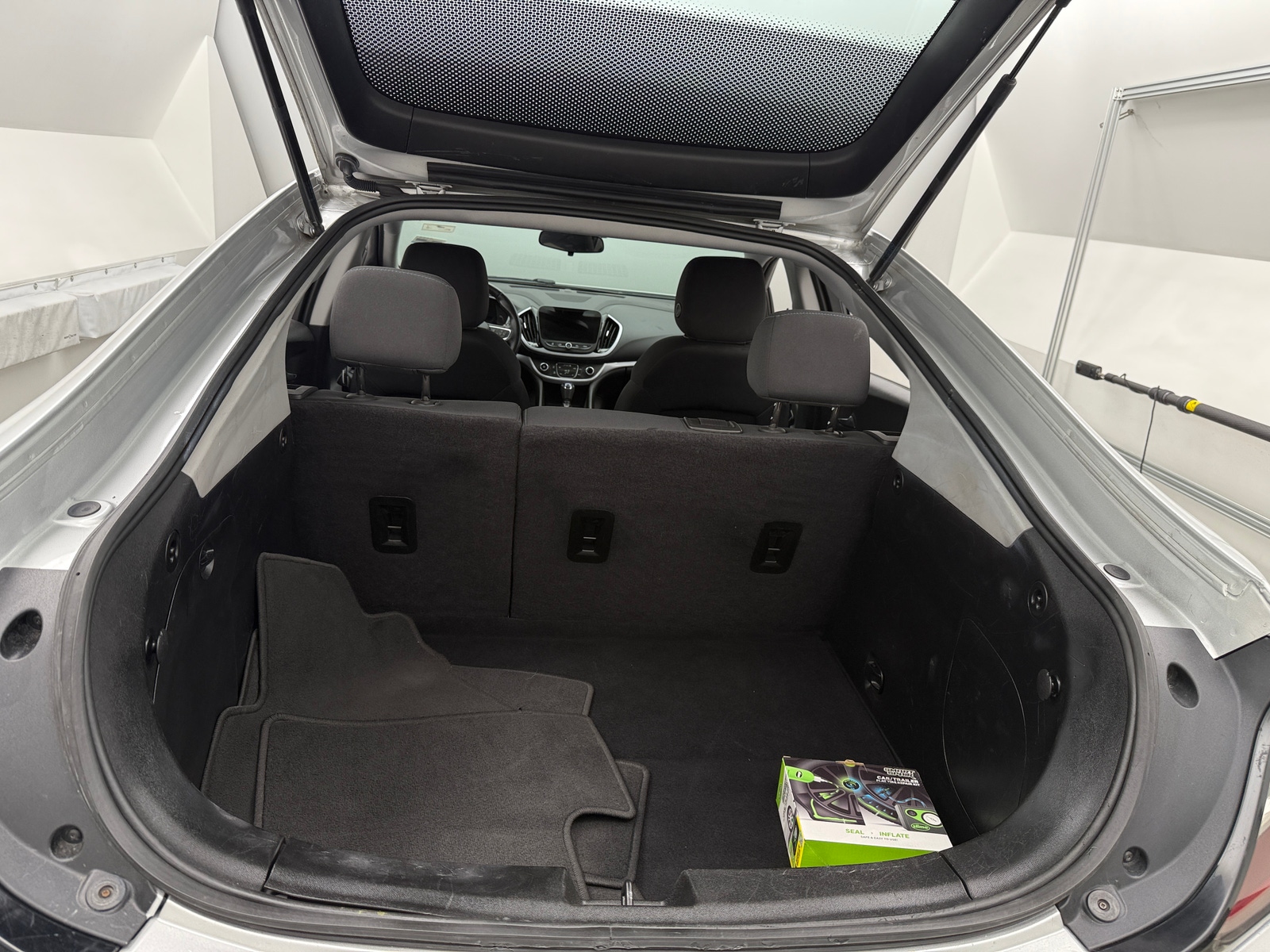 Thumbnail: 2017 Chevrolet Volt - 7