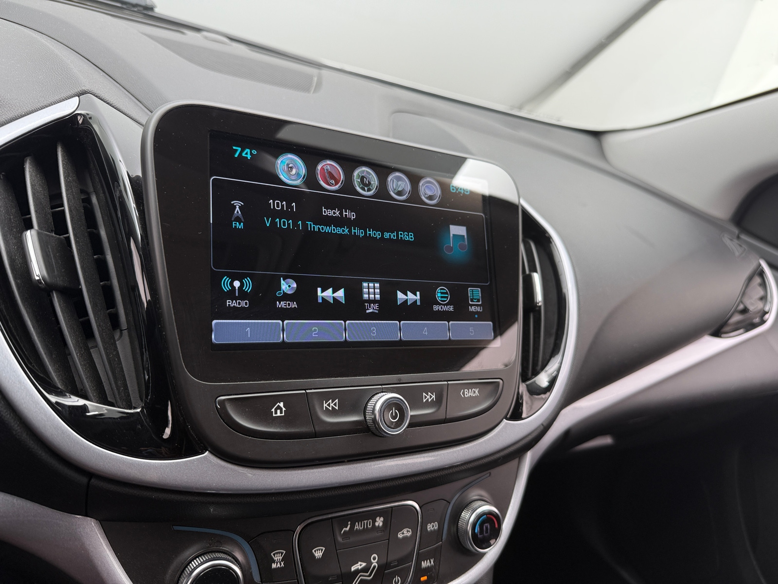 Thumbnail: 2017 Chevrolet Volt - 4