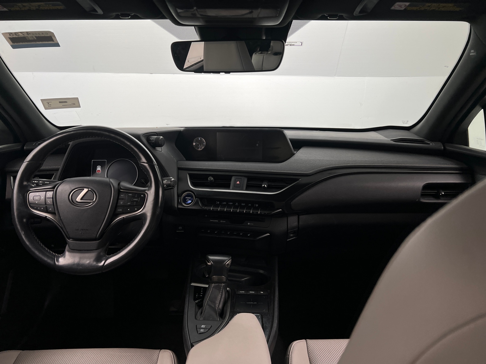 Thumbnail: 2019 Lexus UX - 3