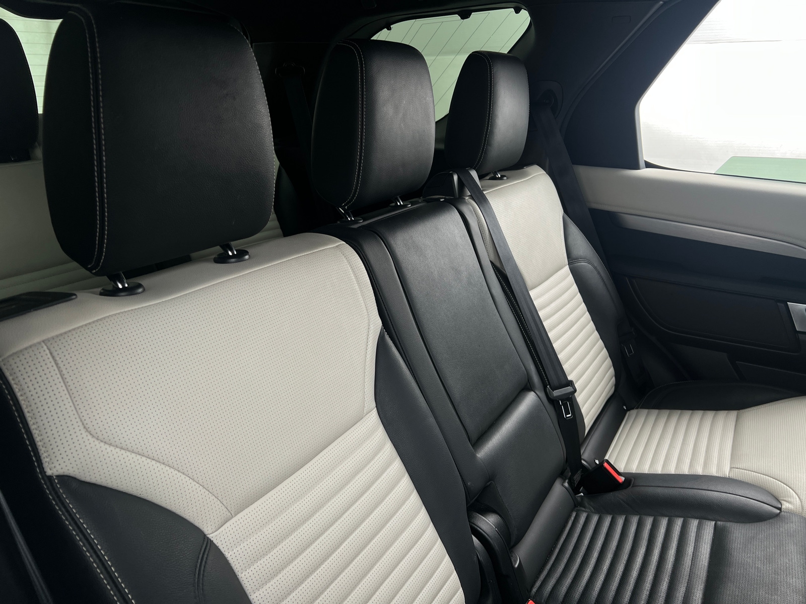 Thumbnail: 2021 Land Rover Discovery - 5