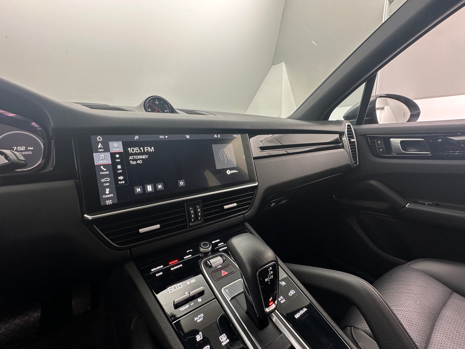 Thumbnail: 2019 Porsche Cayenne - 3