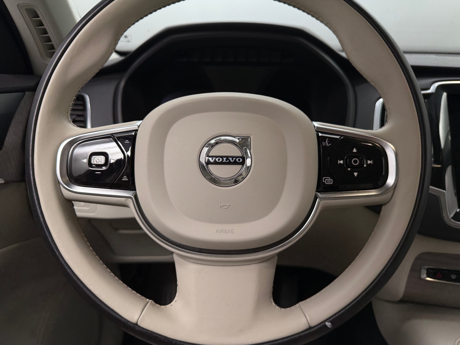 Thumbnail: 2023 Volvo XC90 - 4