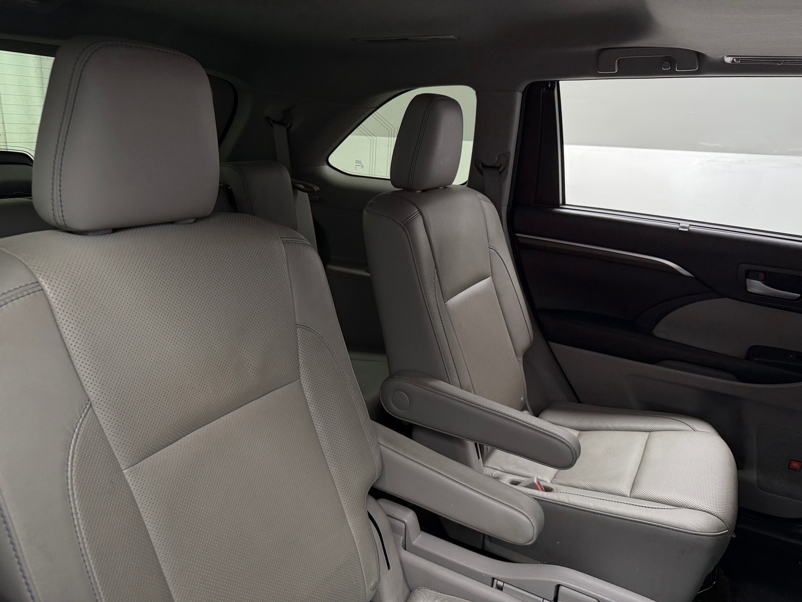 Thumbnail: 2016 Toyota Highlander - 5