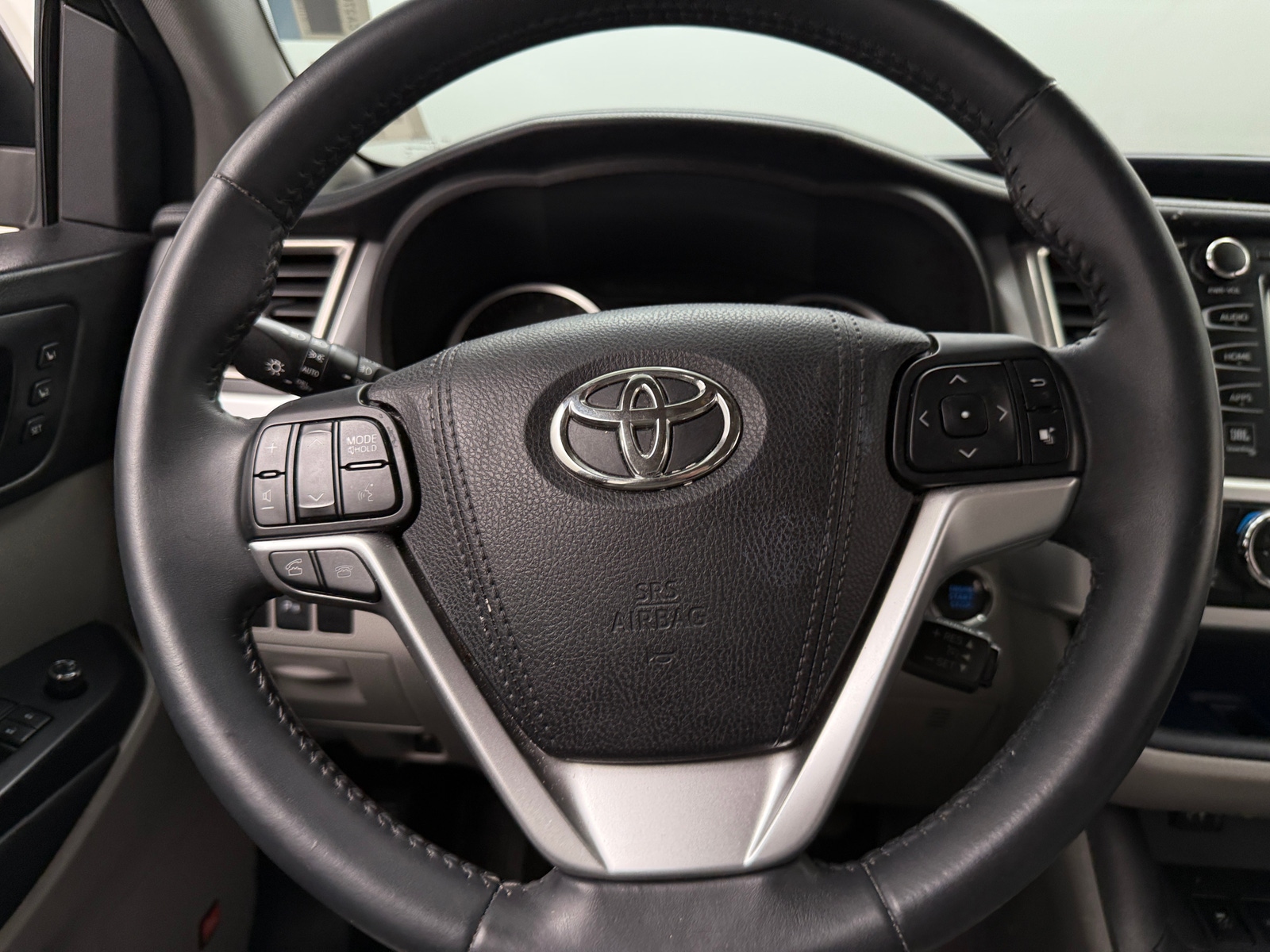 Thumbnail: 2016 Toyota Highlander - 4