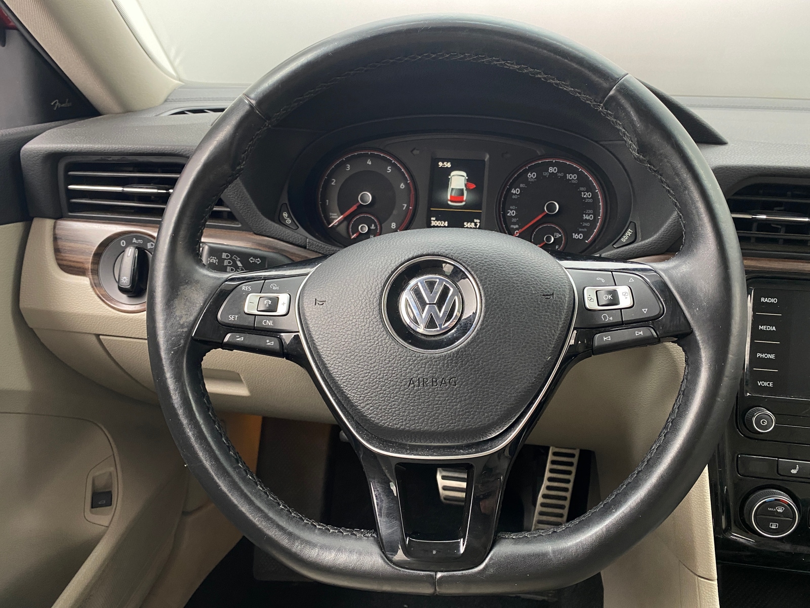 Thumbnail: 2020 Volkswagen Passat - 4