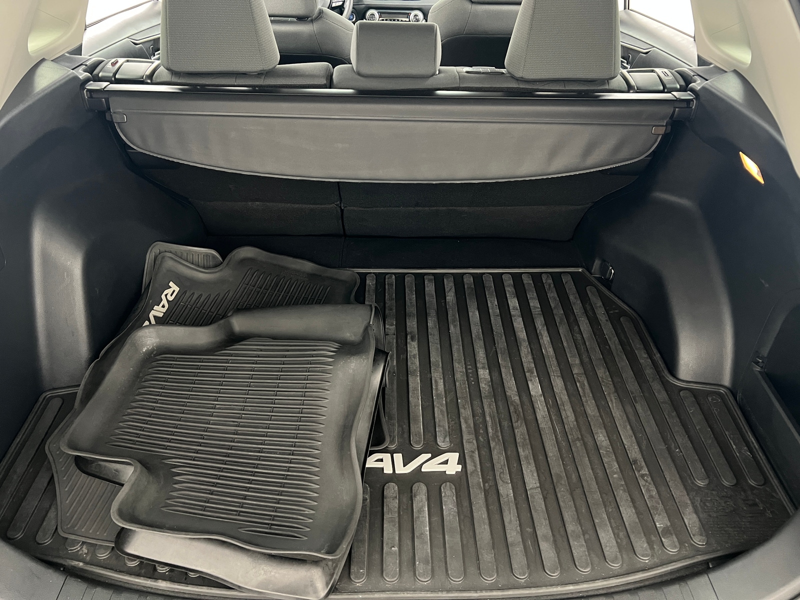 Thumbnail: 2021 Toyota RAV4 - 7