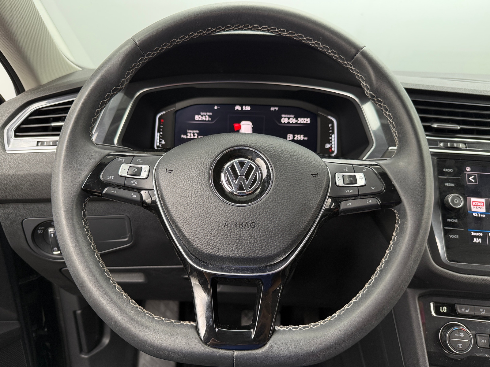 Thumbnail: 2021 Volkswagen Tiguan - 4