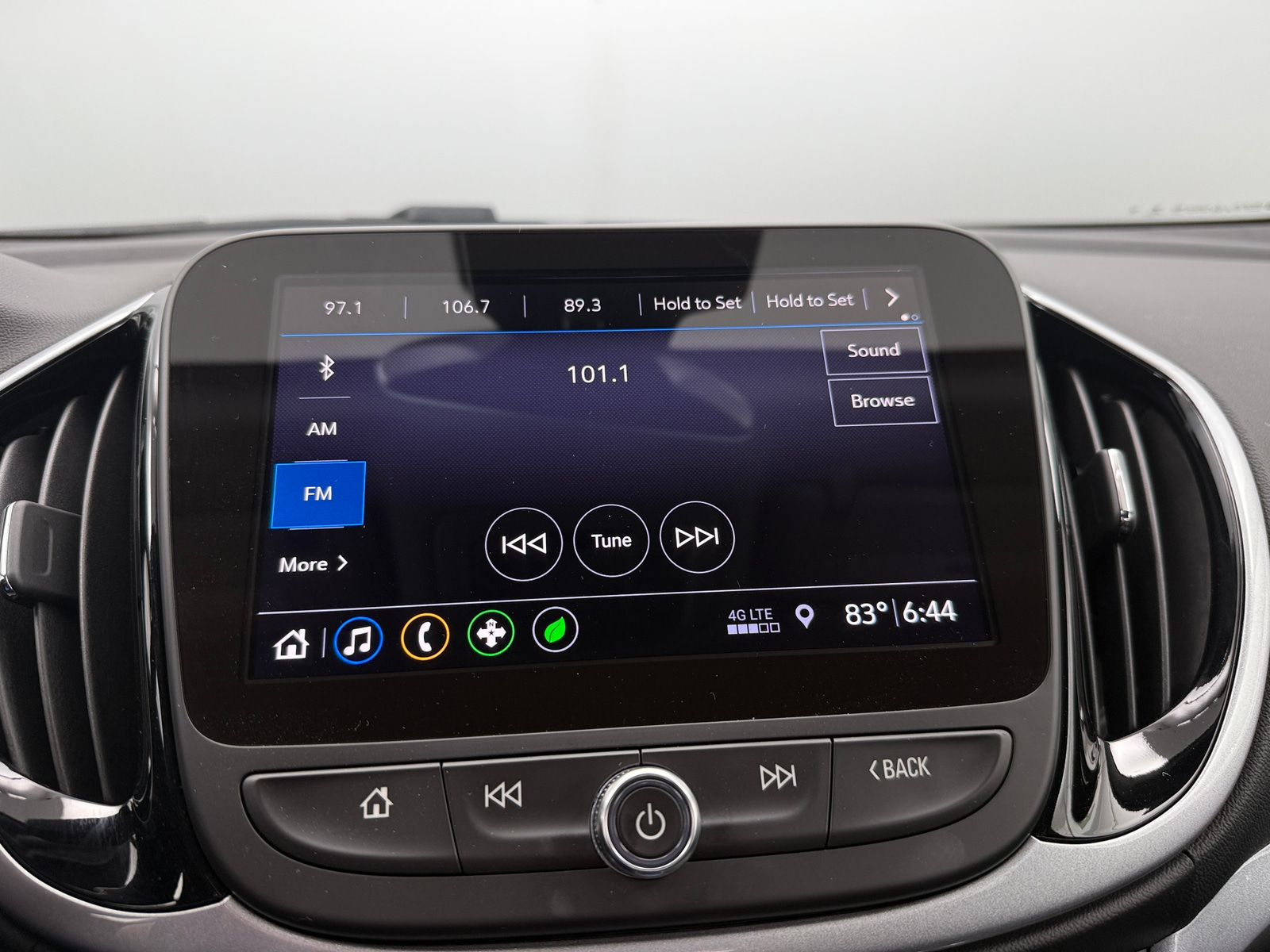 Thumbnail: 2019 Chevrolet Volt - 3