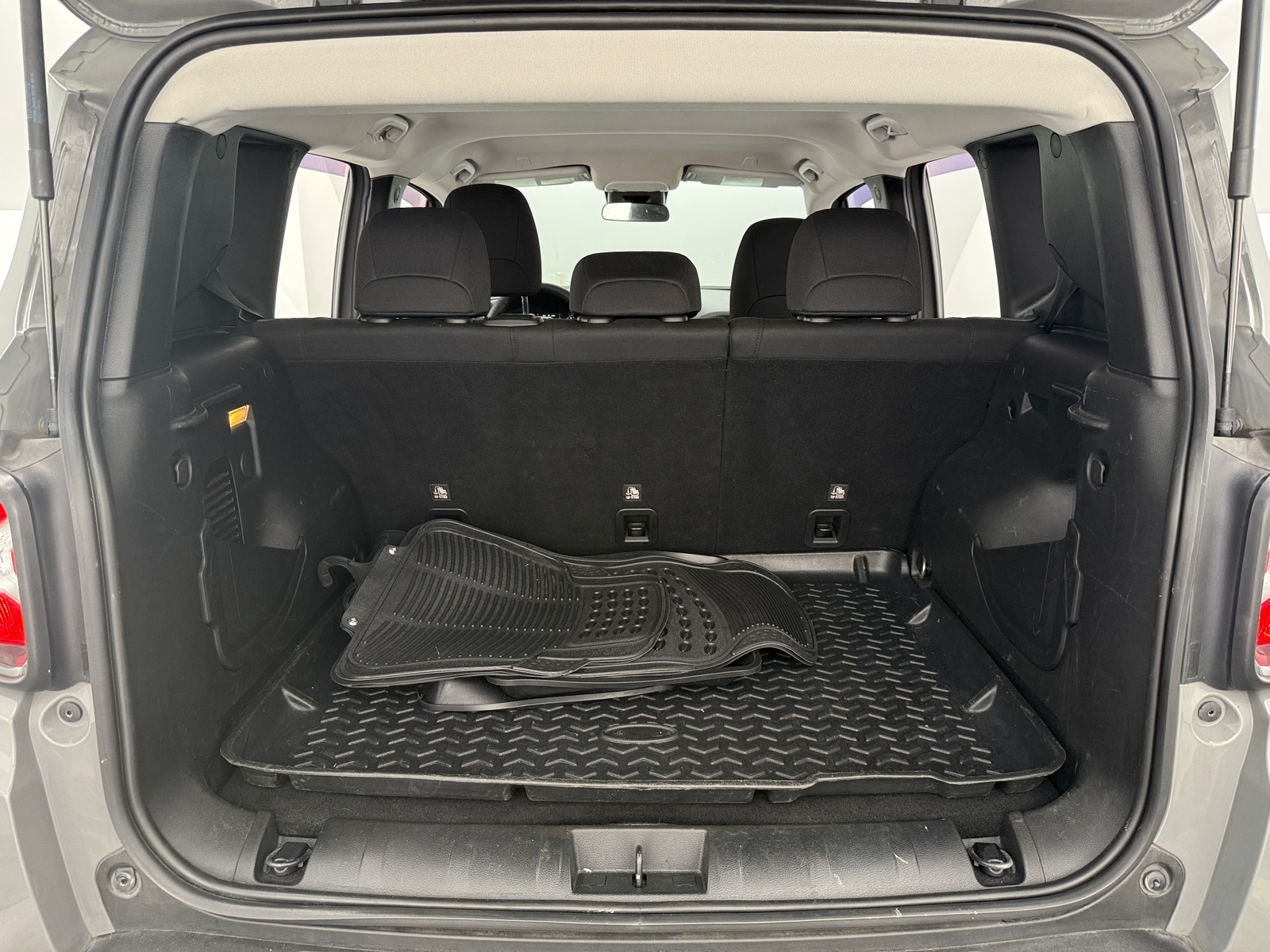 Thumbnail: 2020 Jeep Renegade - 7